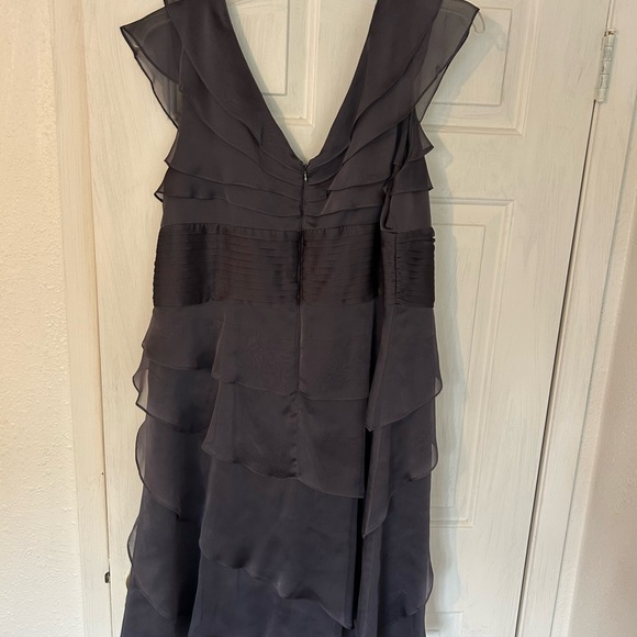 Adrianna Papell Gray Sheath Mini Dress V-Neck Flutter Sleeve - Picture 4 of 4